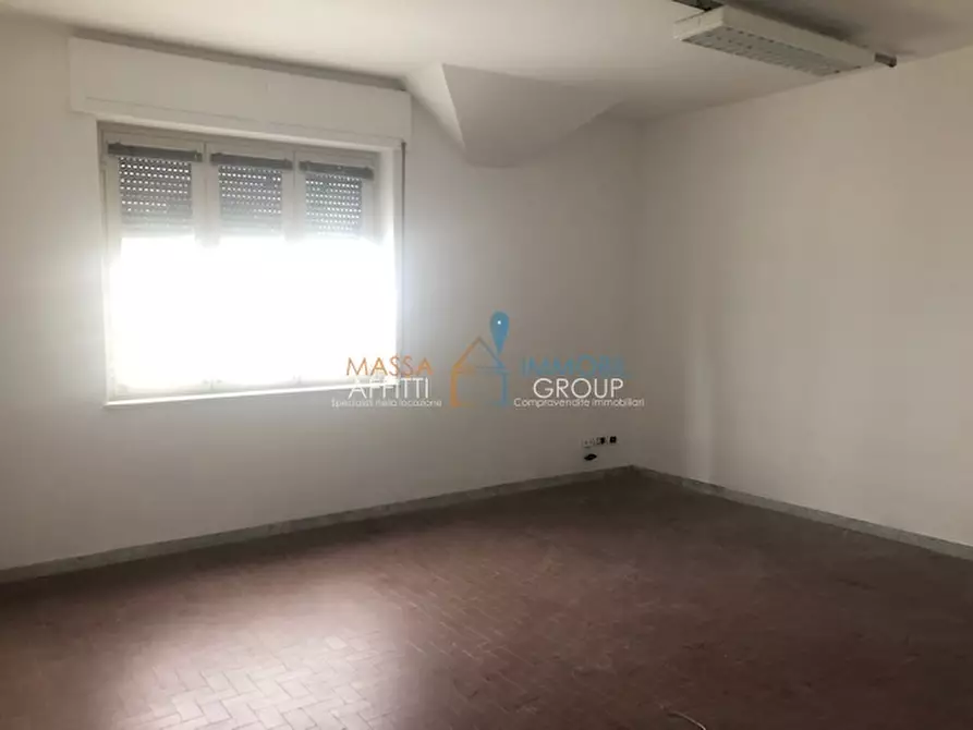 Immagine 8 di Ufficio in affitto  in Via Democrazia 3 a Massa