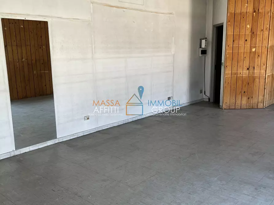 Immagine 4 di Locale commerciale in affitto  in Via G. Carducci 123 a Massa