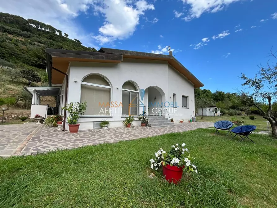Immagine 3 di Villa in vendita  in Via Vitali 25 a Massa