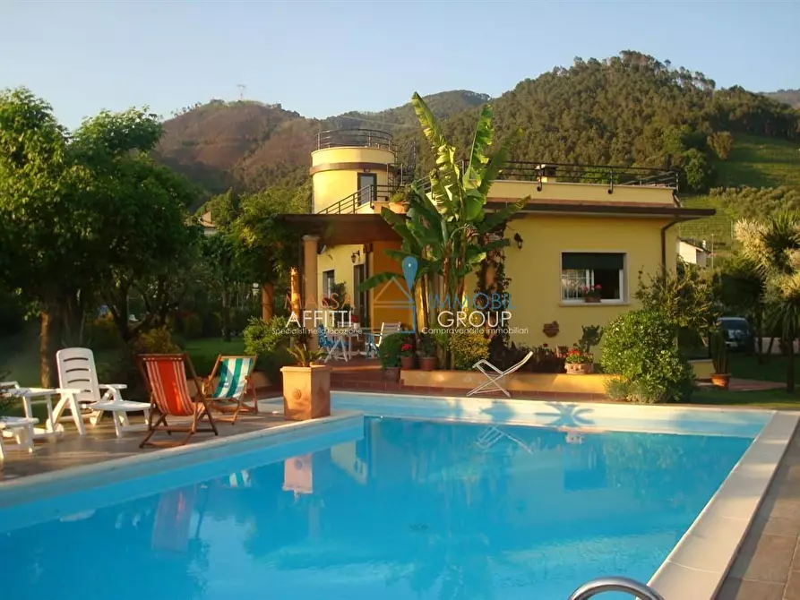 Immagine 2 di Villa in vendita  in Via Capannaccia a Montignoso