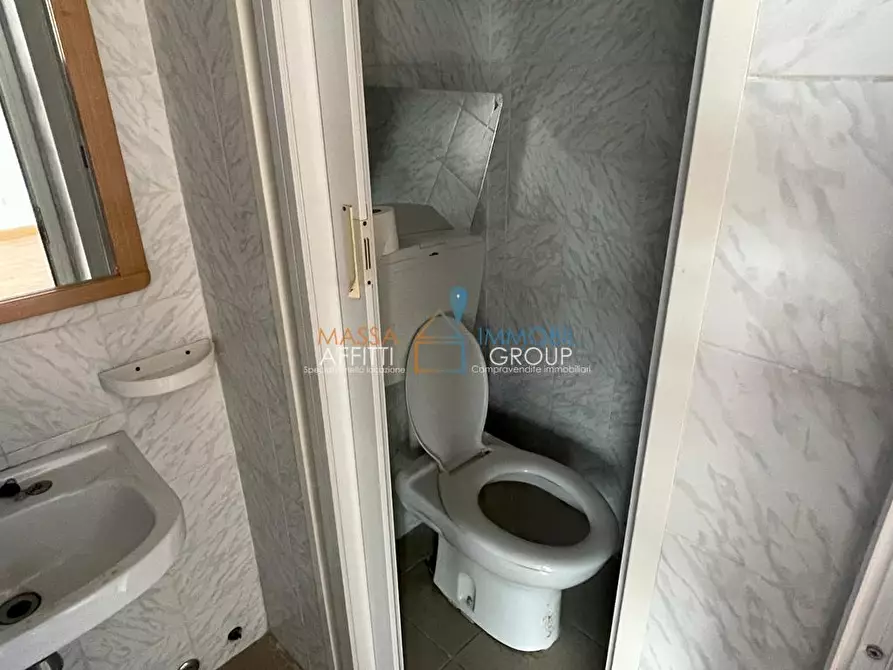 Immagine 8 di Locale commerciale in vendita  in Via San Leonardo 376 a Massa