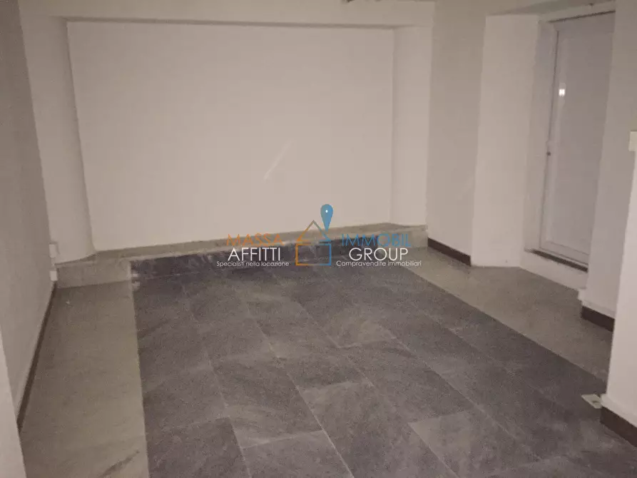 Immagine 7 di Attività commerciale in vendita  in Piazza Aranci 13 a Massa