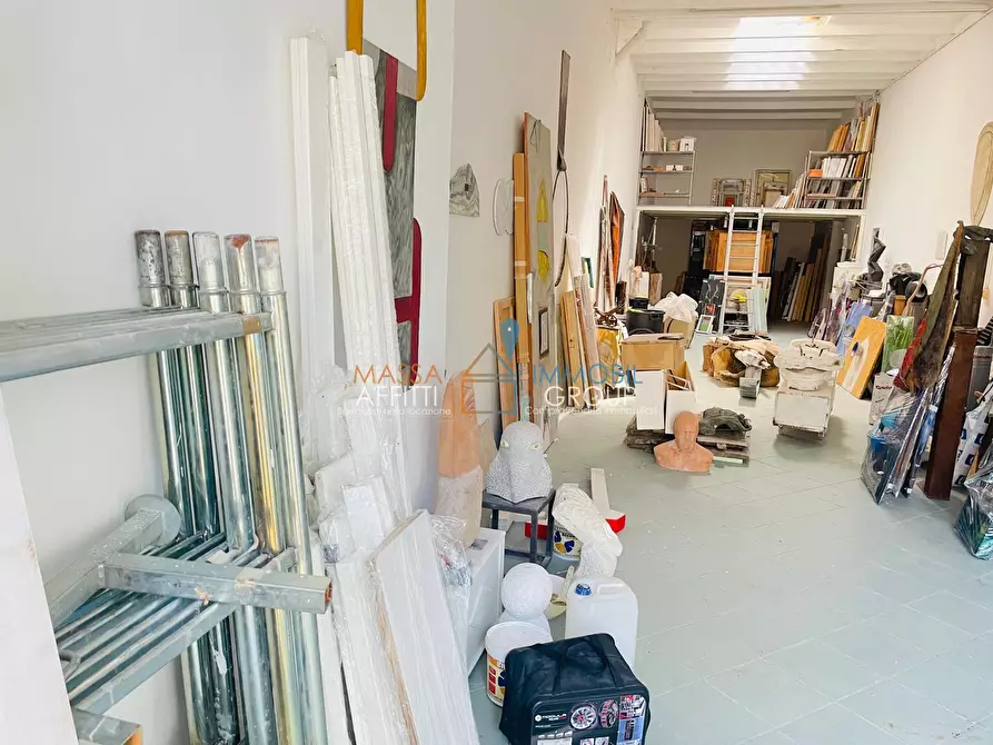 Immagine 2 di Magazzino in vendita  in Via del Bargello 32 a Massa