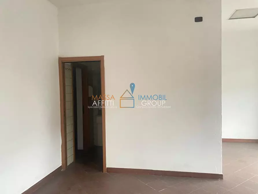 Immagine 7 di Locale commerciale in affitto  in Strada Statale 1 20 a Massa
