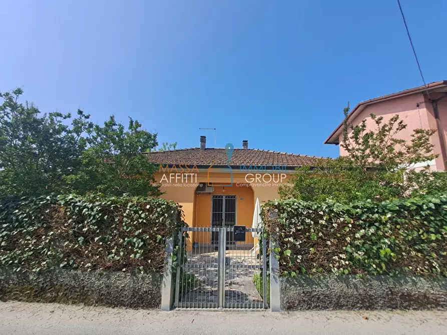 Immagine 1 di Casa indipendente in vendita  in Via Pietrasanta 66 a Massa