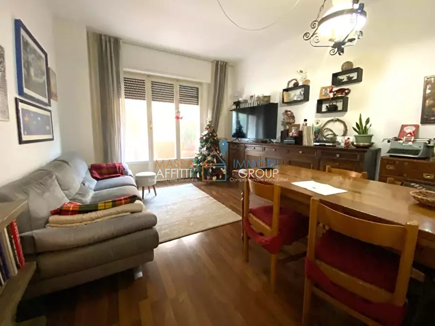 Immagine 1 di Quadrilocale in vendita  in Viale Eugenio Chiesa 21 a Massa