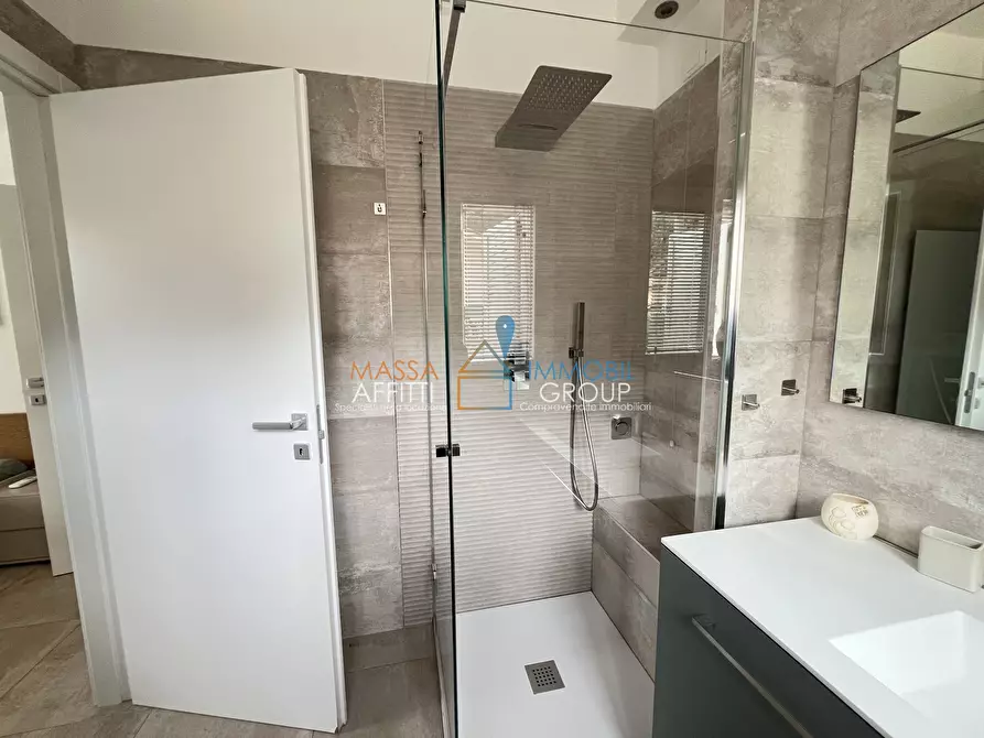 Immagine 47 di Quadrilocale in vendita  in Via Cateratte 81 a Montignoso