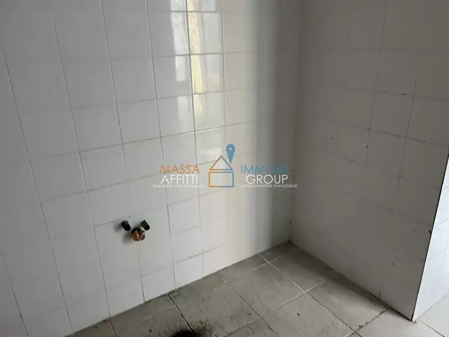 Immagine 7 di Locale commerciale in vendita  in Via Amatore Sciesa 5 a Massa