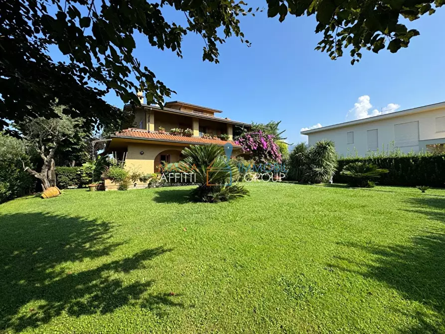 Immagine 47 di Villa in vendita  in via Rosseti e Bandini 55 a Forte Dei Marmi