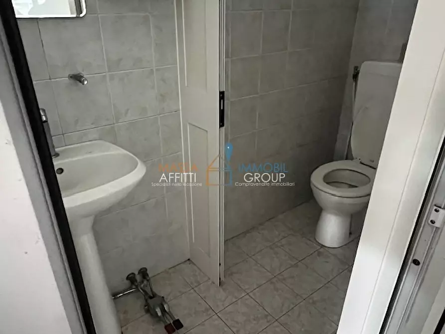 Immagine 9 di Locale commerciale in affitto  in Via del Papino 15 a Massa