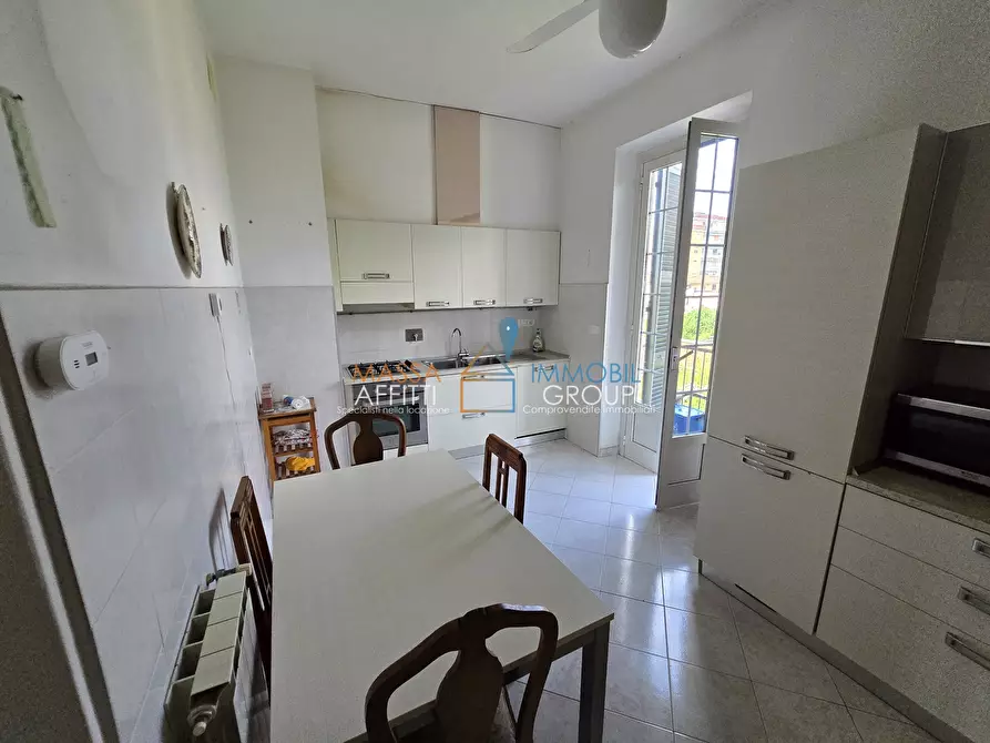 Immagine 1 di Pentalocale in affitto  in Via Giuseppe Garibaldi 10 a Carrara