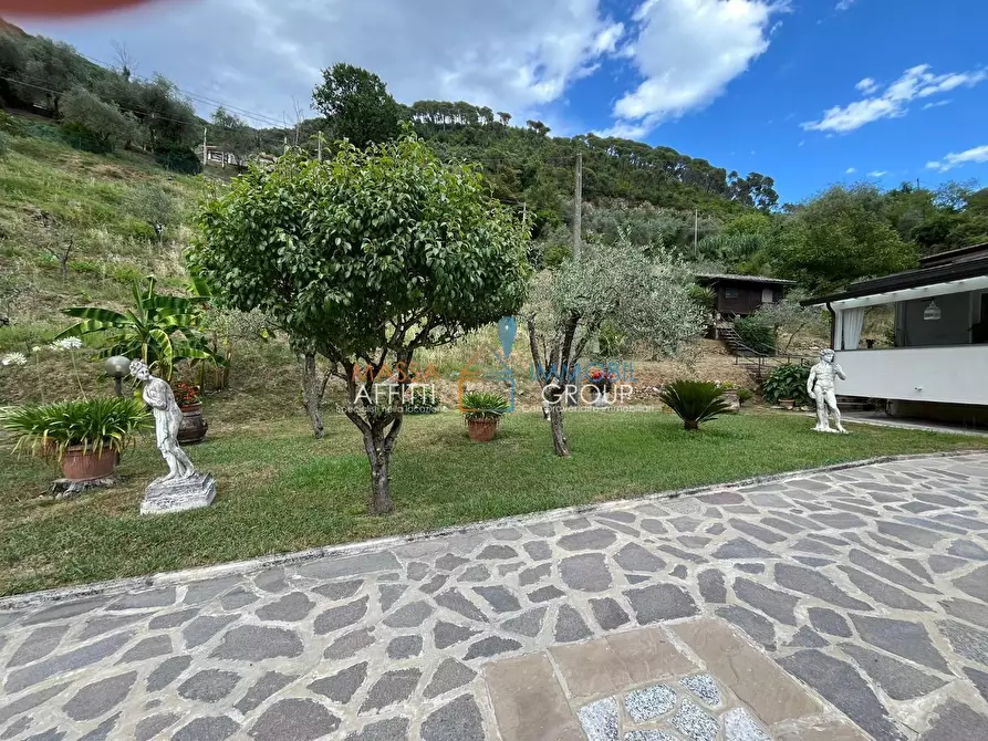 Immagine 12 di Villa in vendita  in Via Vitali 25 a Massa