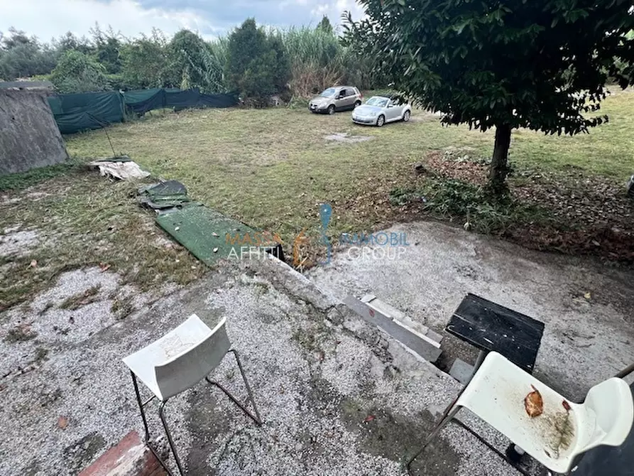 Immagine 3 di Laboratorio in vendita  in Via Bagaglione 41 a Massa