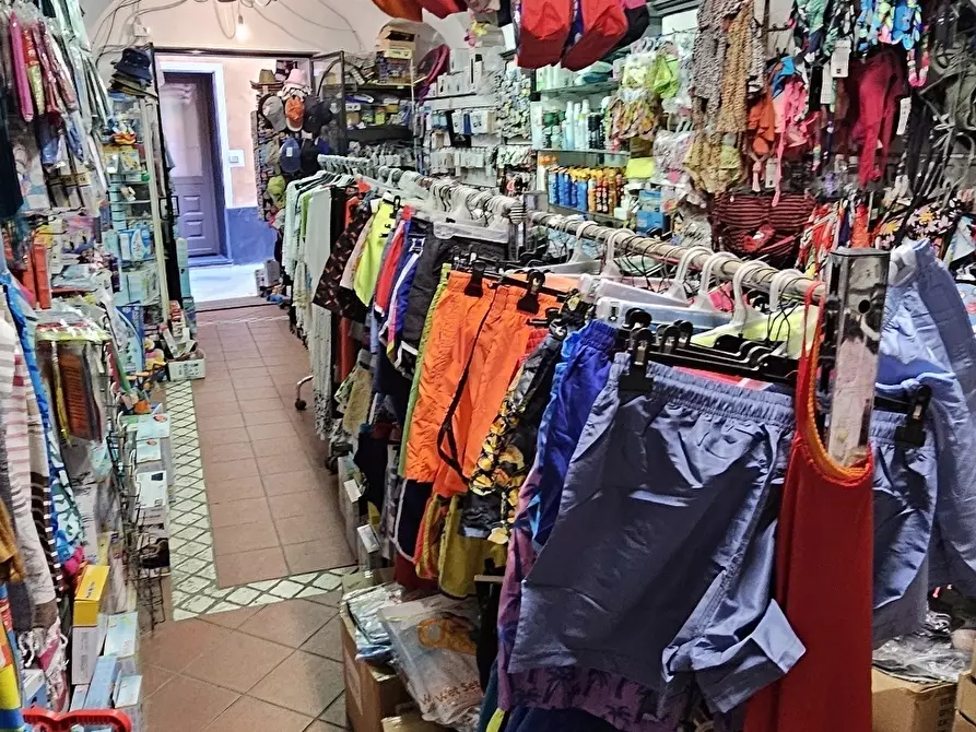 Immagine 7 di Locale commerciale in vendita  in Via Antonio Gramsci 12 a Alassio