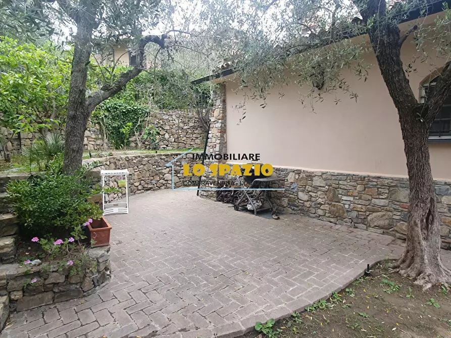 Immagine 31 di Villa in vendita  in via mezzacqua a Andora