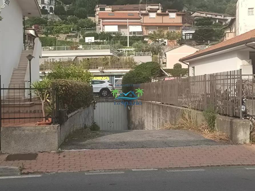 Immagine 1 di Garage in vendita  in via san lazzaro a Andora