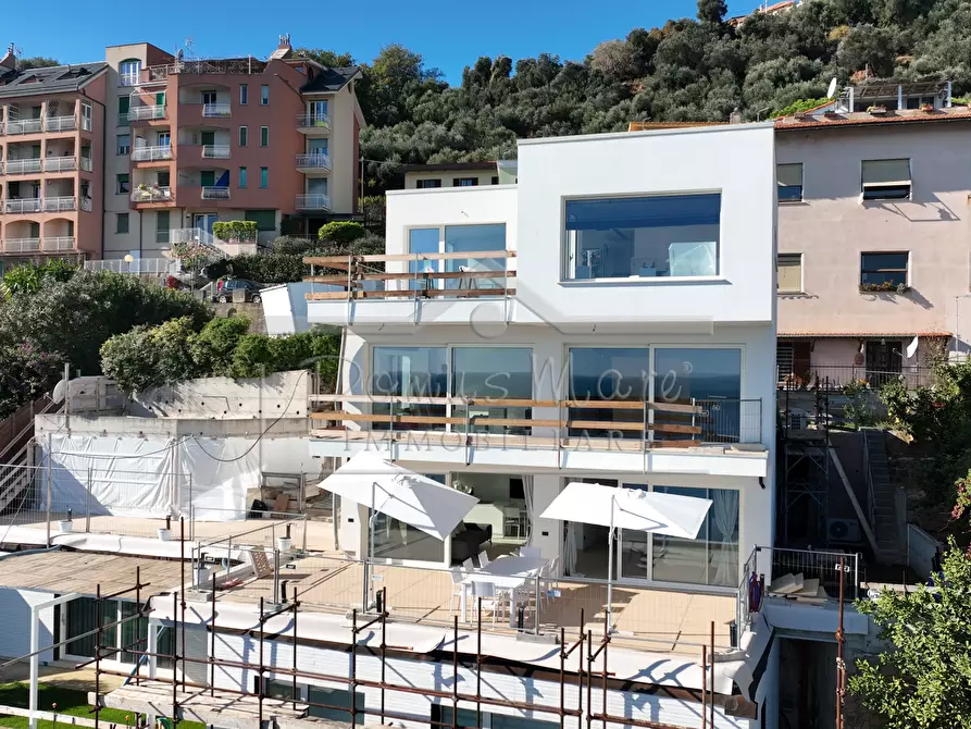 Immagine 18 di Quadrilocale in vendita  in Via Mede 11 a Bergeggi