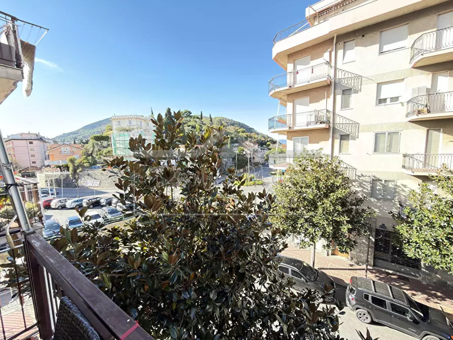 Immagine 14 di Trilocale in vendita  in VIA  DELLA COSTITUZIONE 16 a Albenga