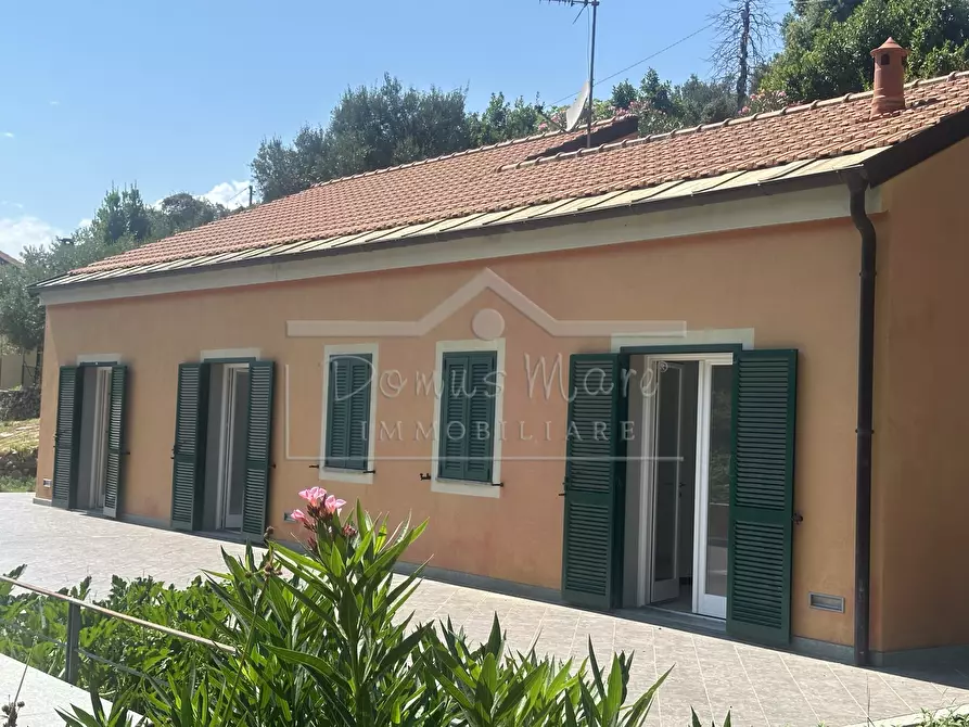 Immagine 12 di Villa in vendita  in Via Laiolo 50 a Spotorno