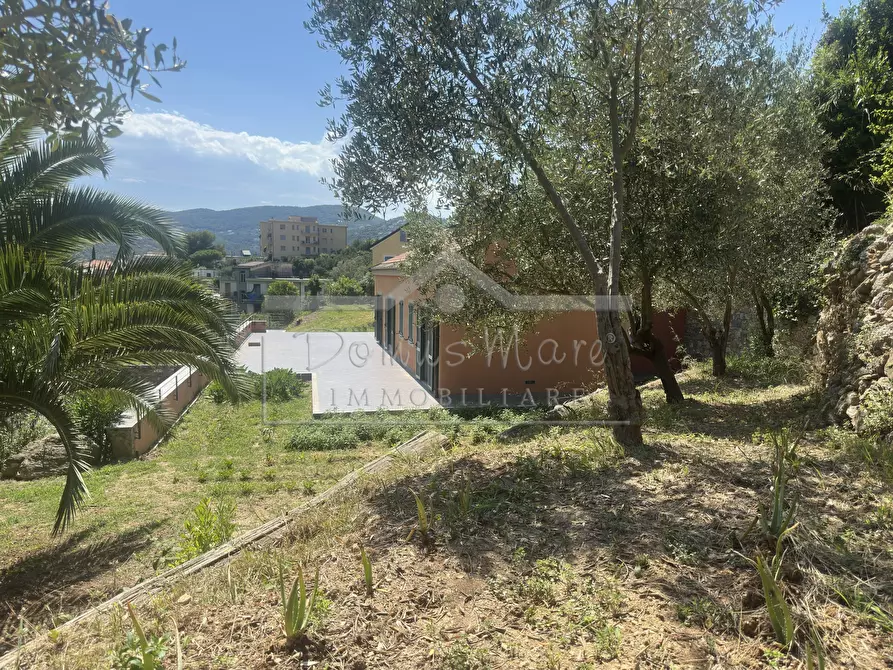 Immagine 16 di Villa in vendita  in Via Laiolo 50 a Spotorno