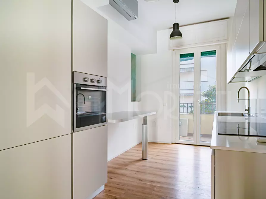 Immagine 26 di Pentalocale in vendita  in Via Costanzo Ebat a Livorno