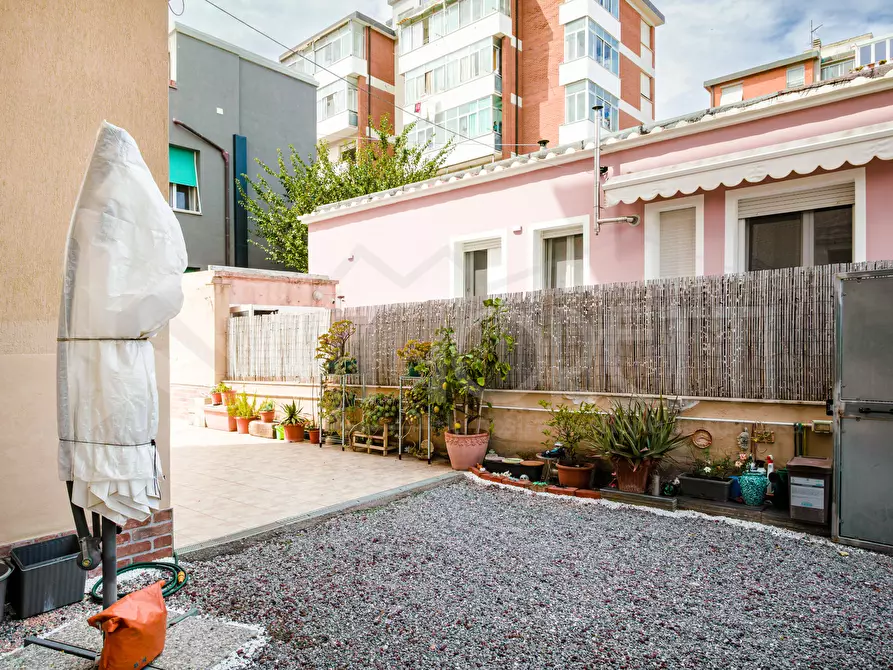 Immagine 6 di Pentalocale in vendita  in Via dell'Alloro a Livorno