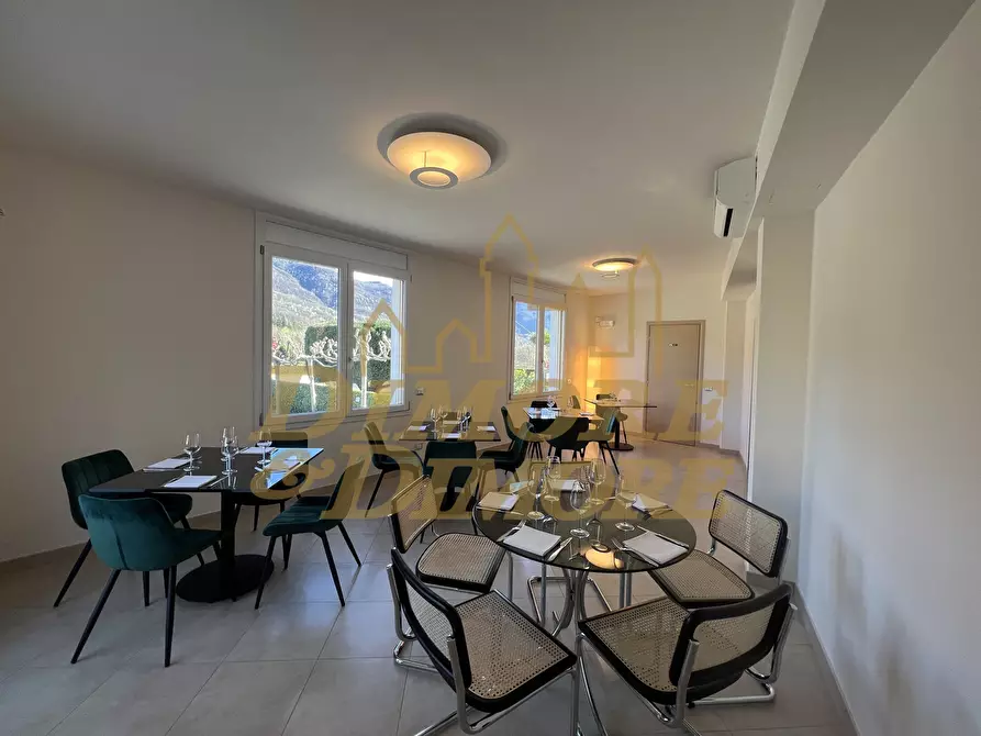 Immagine 3 di Bar / Ristorante in vendita  in Via dei Fiori 39 a Brezzo Di Bedero