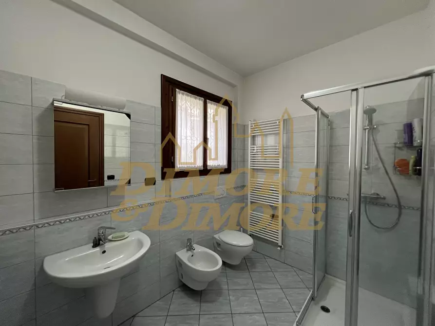 Immagine 24 di Quadrilocale in vendita  a Maccagno Con Pino E Veddasca