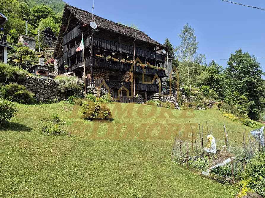 Immagine 1 di Porzione di casa in vendita  in Ronchi Dentro a Vanzone Con San Carlo