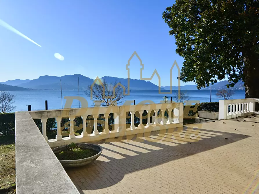 Immagine 16 di Villa in vendita  in Viale Garibaldi 68 a Maccagno Con Pino E Veddasca