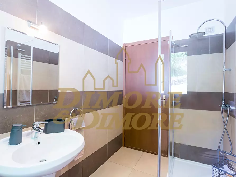 Immagine 10 di Villetta a schiera in vendita  a Luino