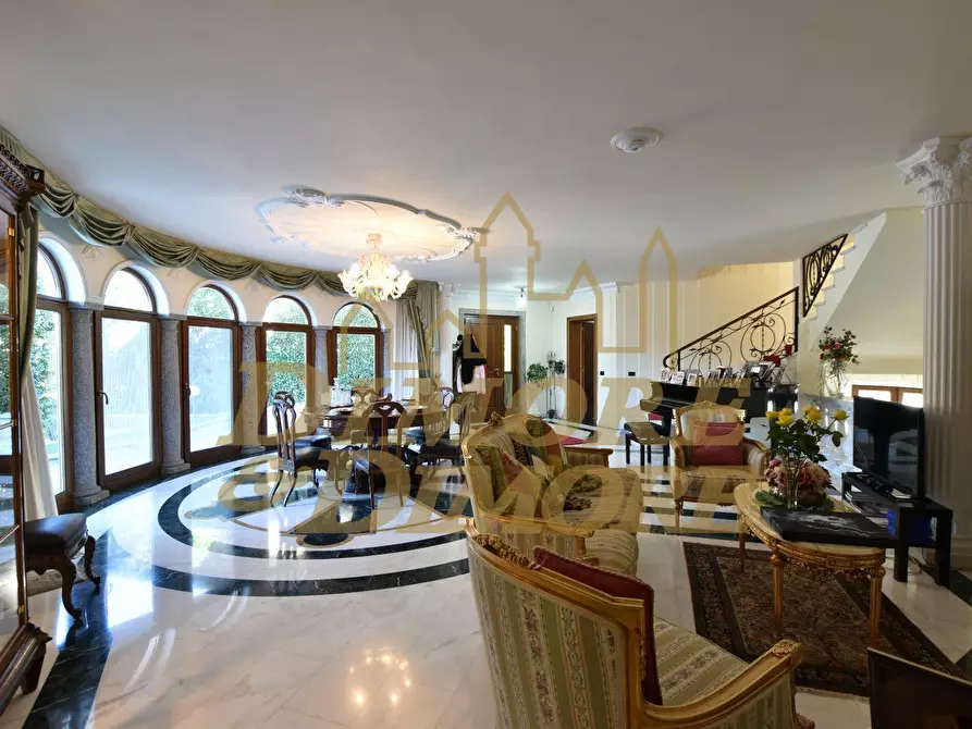 Immagine 22 di Villa in vendita  a Verbania