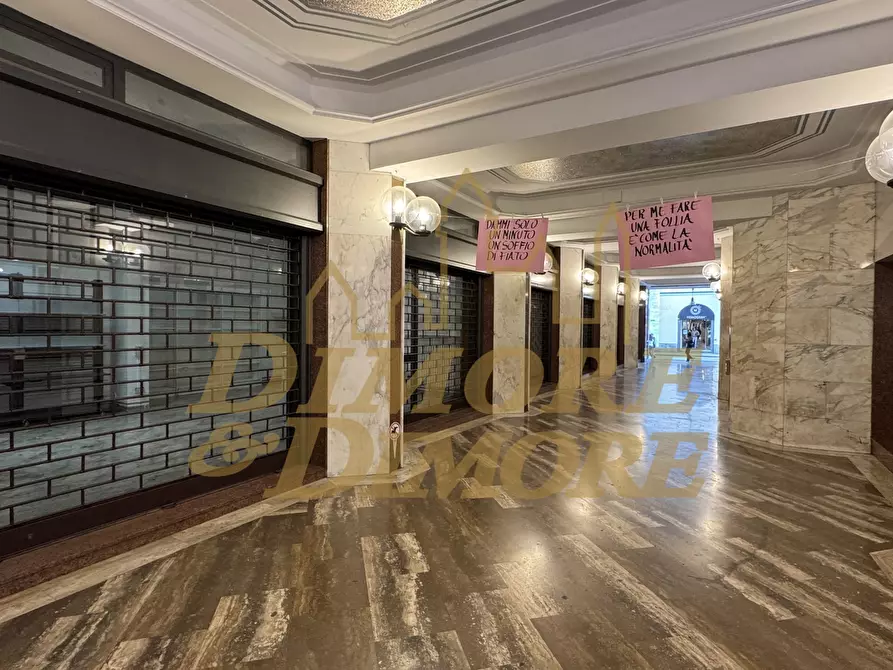 Immagine 1 di Locale commerciale in vendita  in VIA ALESSANDRO MANZONI 3 a Varese