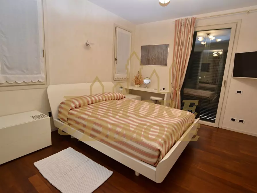 Immagine 46 di Villa in vendita  a Ranco