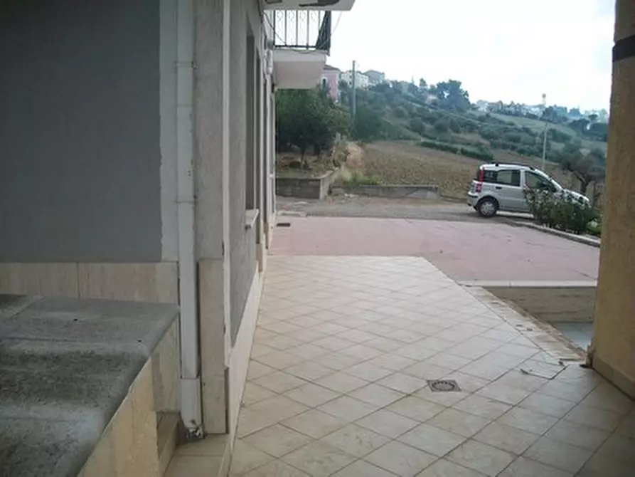 Immagine 3 di Trilocale in vendita  in VIA DEI MARSI a Castel Frentano