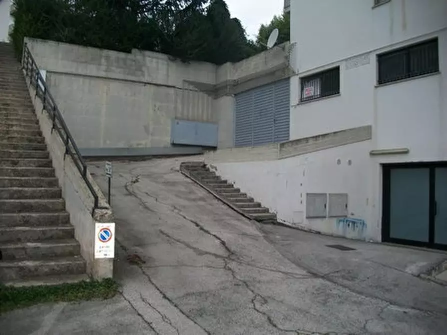 Immagine 29 di Locale commerciale in affitto  in VIA I.SILONE a Lanciano