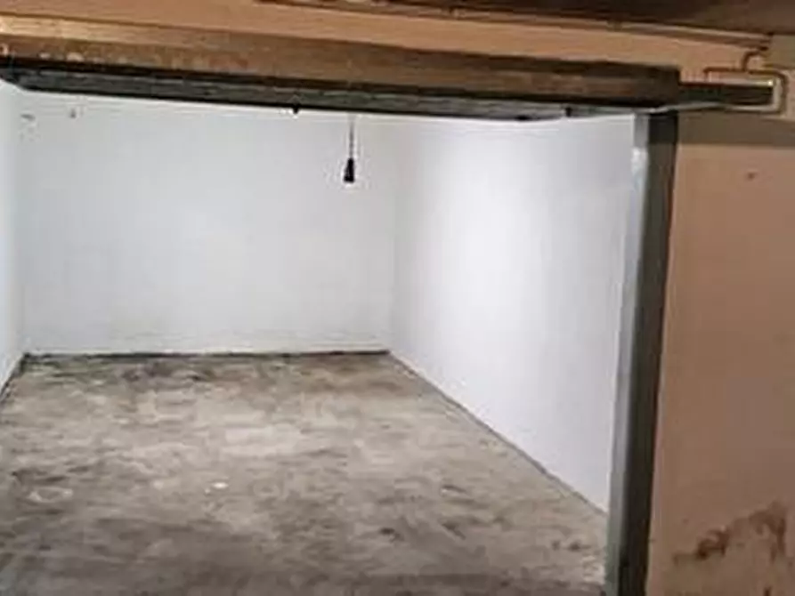Immagine 2 di Garage in vendita  in VIALE CAPPUCCINI a Lanciano
