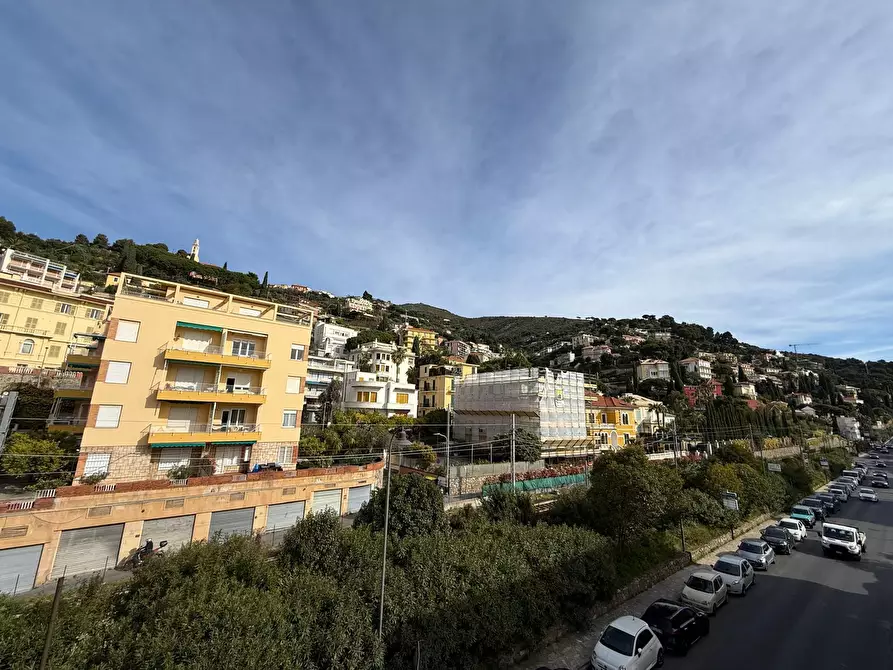 Immagine 27 di Trilocale in vendita  in V.le hanbury a Alassio