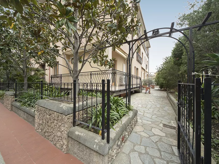 Immagine 4 di Pentalocale in vendita  in Via Privata Mario Mascardi a Alassio