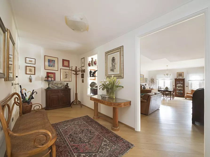 Immagine 3 di Pentalocale in vendita  in Via Privata Mario Mascardi a Alassio