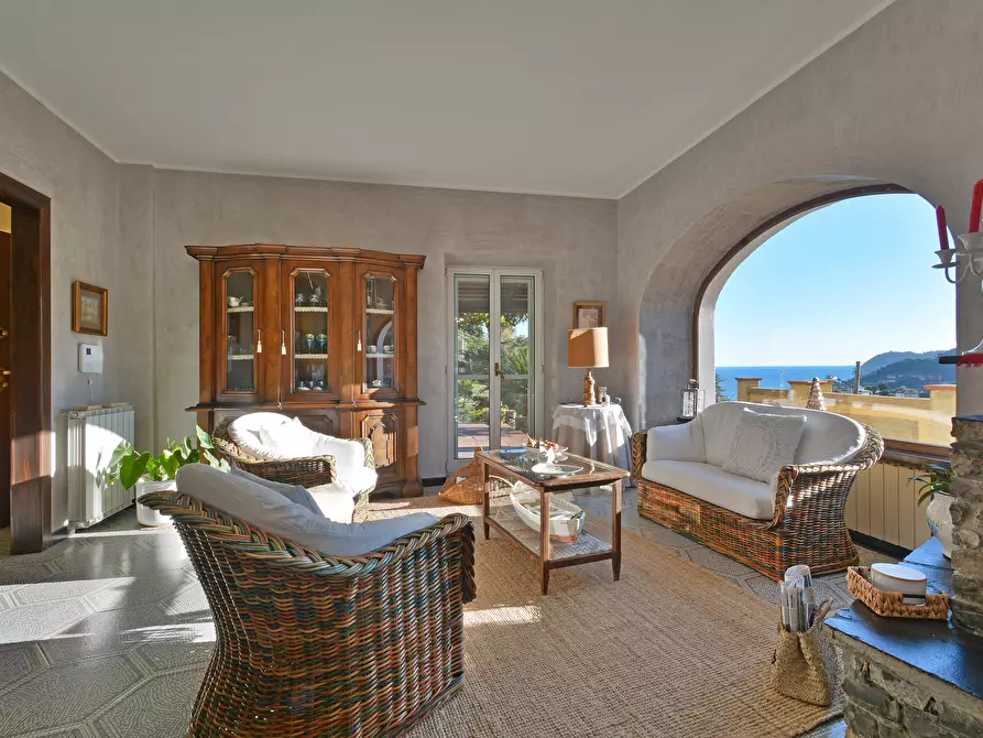 Immagine 44 di Villa in vendita  in Via Adelasia a Alassio