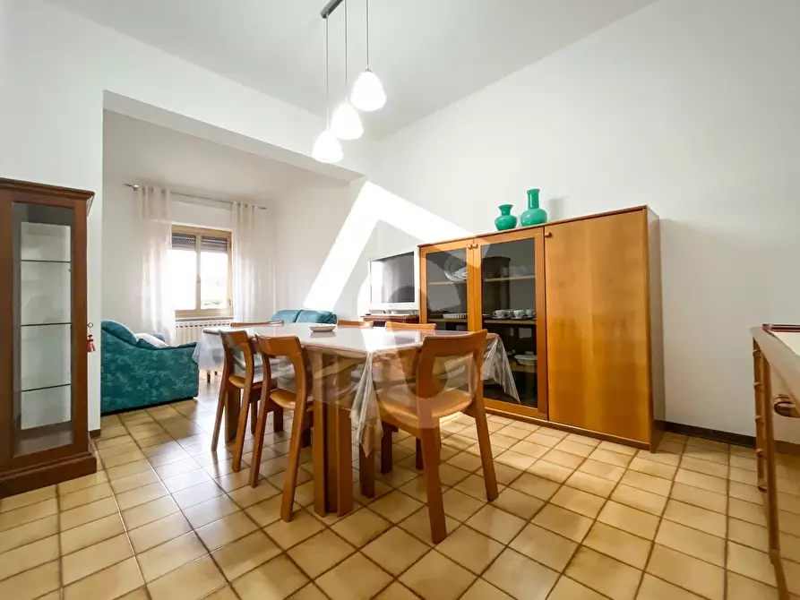 Immagine 10 di Palazzo in vendita  a Jesi