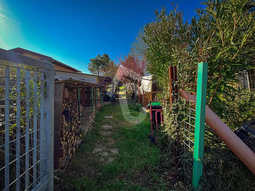 Immagine 45 di Rustico / casale in vendita  a Rosora