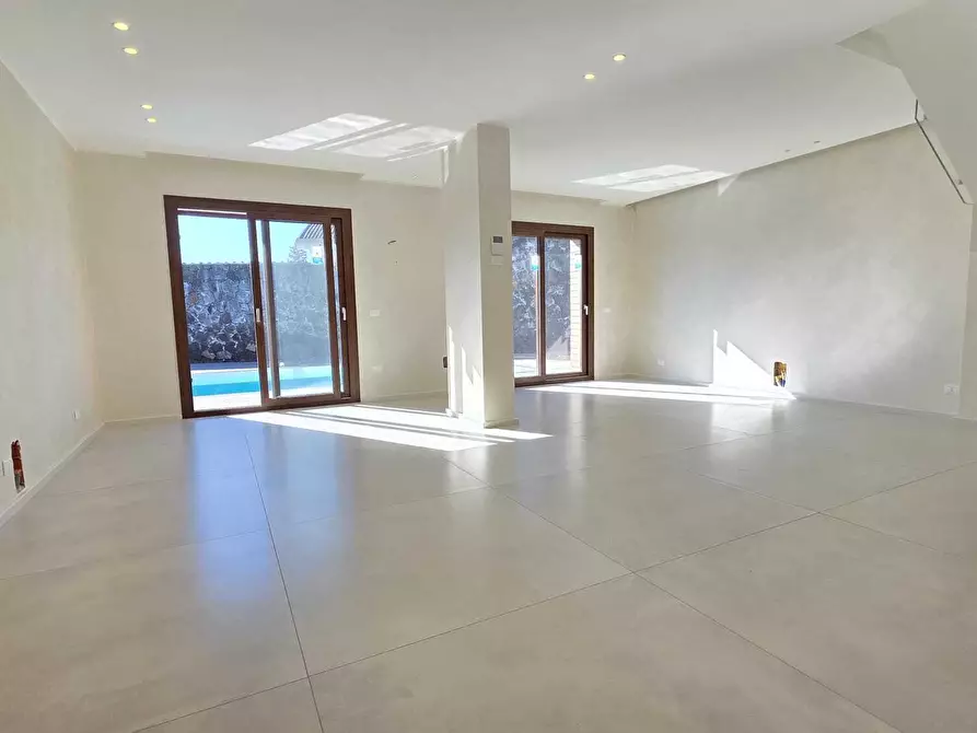 Immagine 15 di Villa in vendita  a Pedara