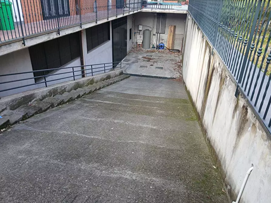 Immagine 2 di Locale commerciale in affitto  a Aci Bonaccorsi