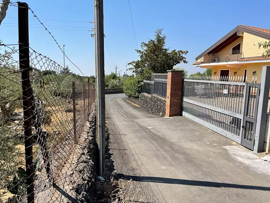 Immagine 2 di Terreno agricolo in vendita  a Tremestieri Etneo