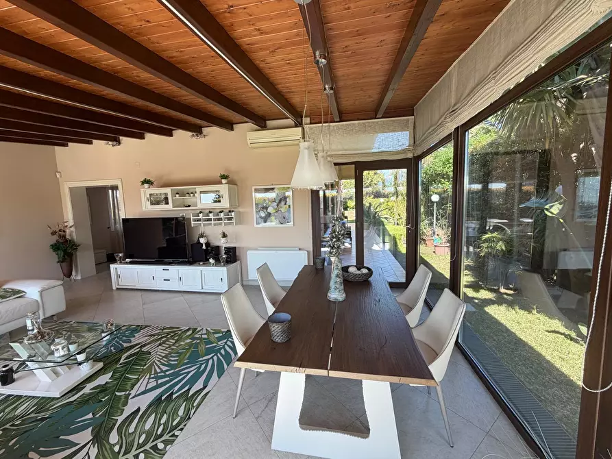 Immagine 13 di Villa in vendita  a Sant'agata Li Battiati
