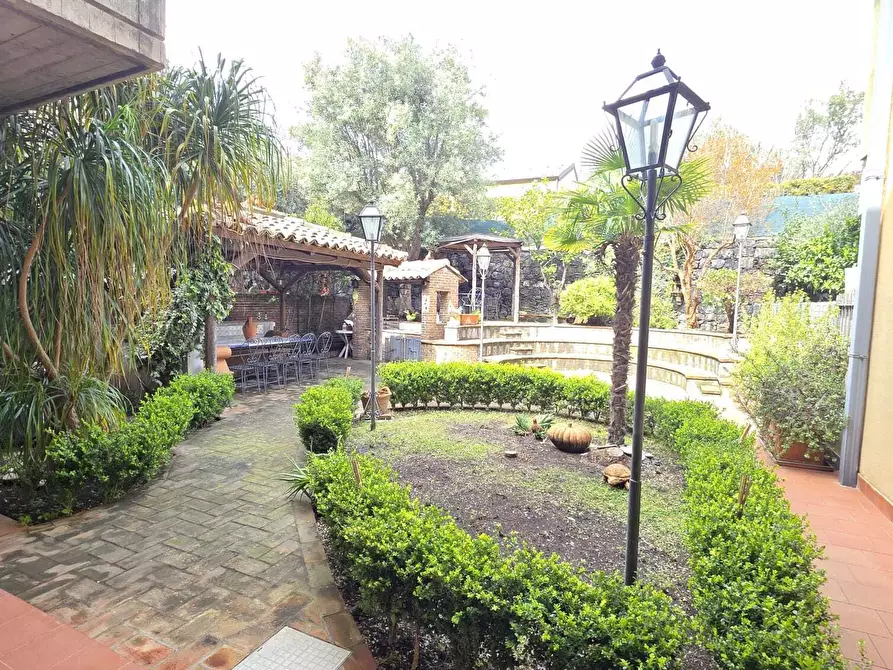Immagine 37 di Villa in vendita  a Aci Castello