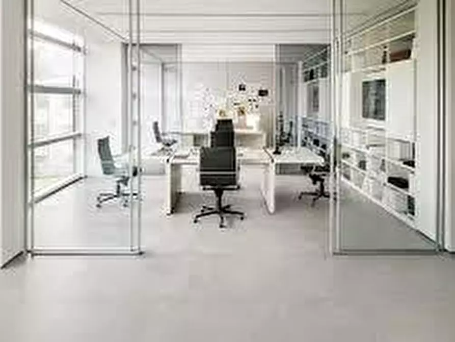 Immagine 7 di Locale commerciale in vendita  a Sant'agata Li Battiati