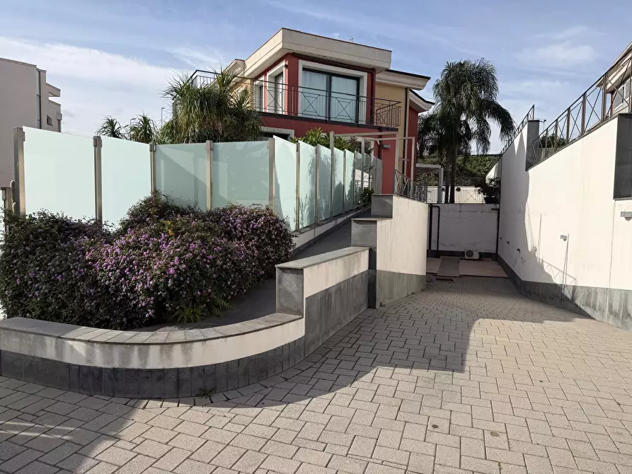 Immagine 1 di Villa in vendita  a Acireale